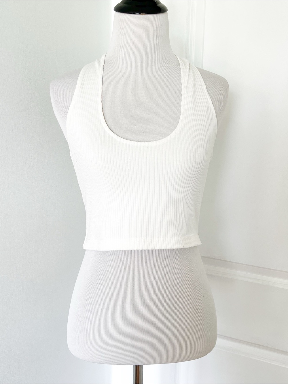 Meshki Ivory White Ribbed Halter Crop Tank - Medium